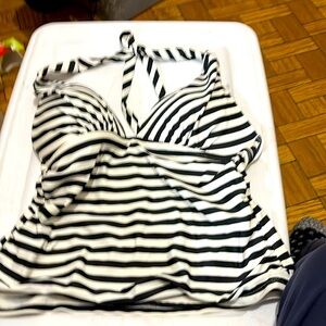 Collections by Catalina woman’s swim top sz S
